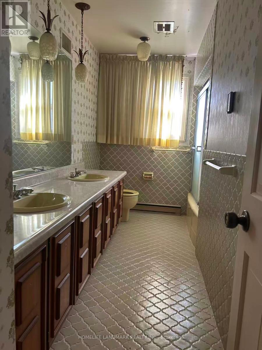 2 Royal Oak Drive, Toronto, ON - Indoor