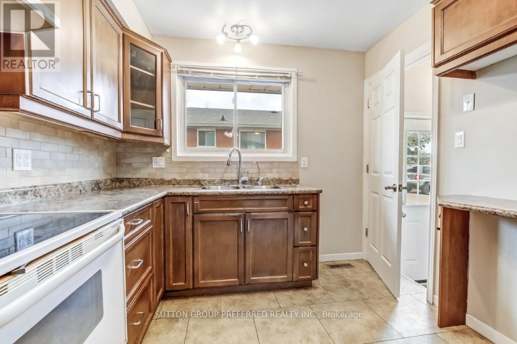 624 Mornington Avenue, London East (East G), ON - Indoor Photo Showing Kitchen With Double Sink