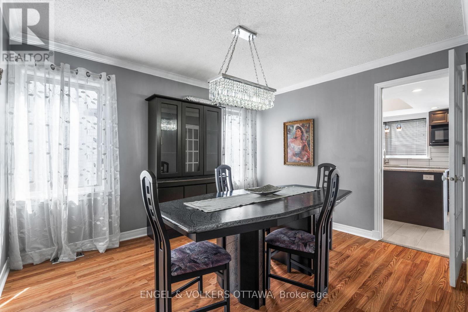 17 Hunterswood Crescent, Ottawa, ON - Indoor Photo Showing Dining Room