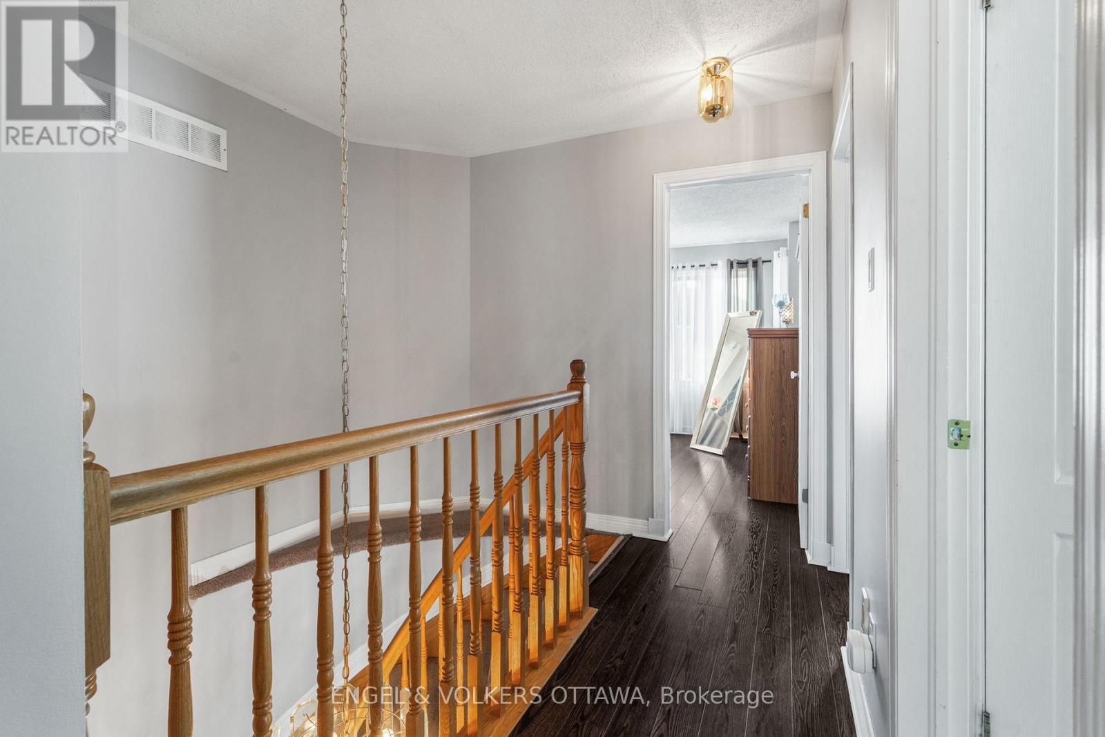 17 Hunterswood Crescent, Ottawa, ON - Indoor Photo Showing Other Room