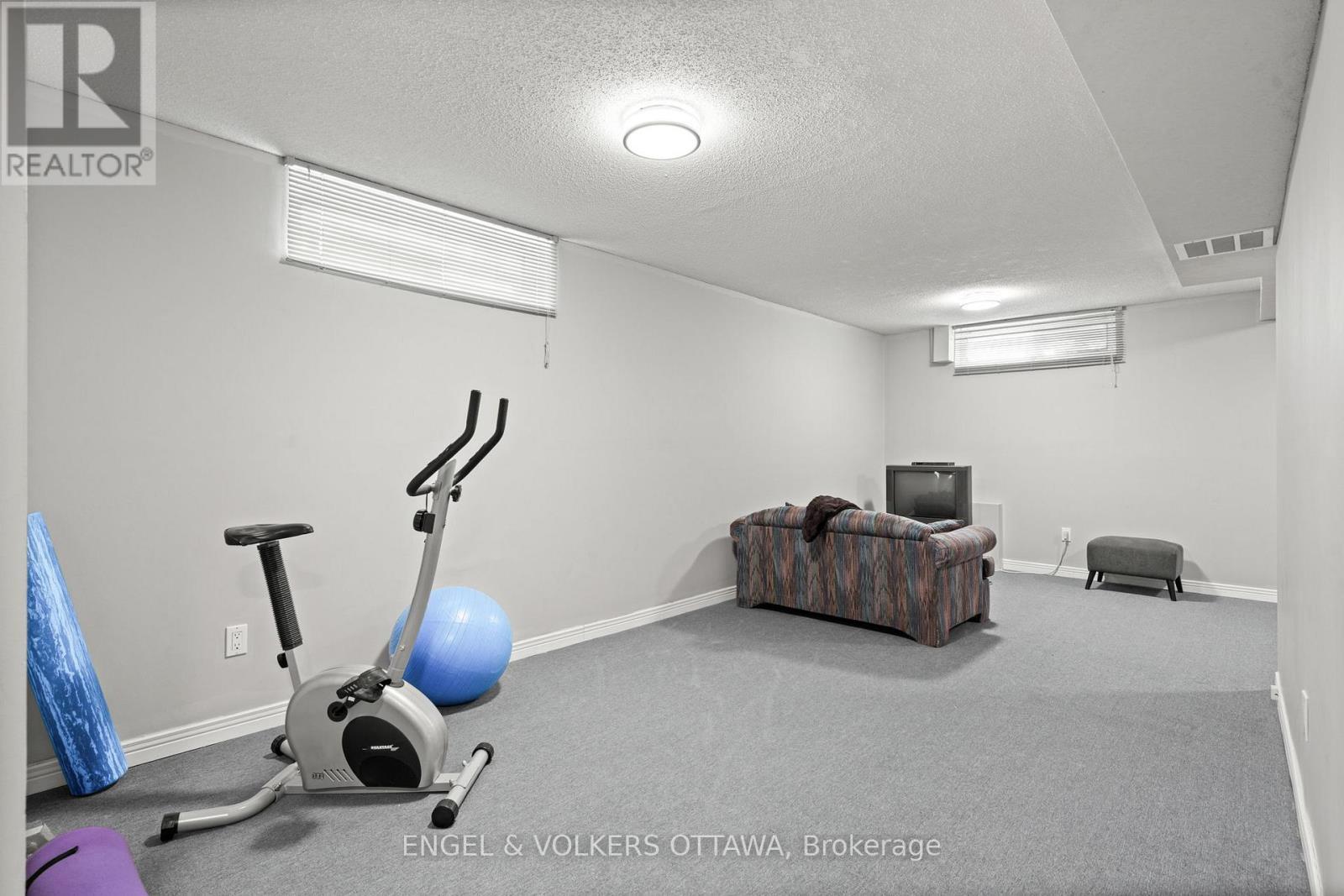 17 Hunterswood Crescent, Ottawa, ON - Indoor Photo Showing Gym Room