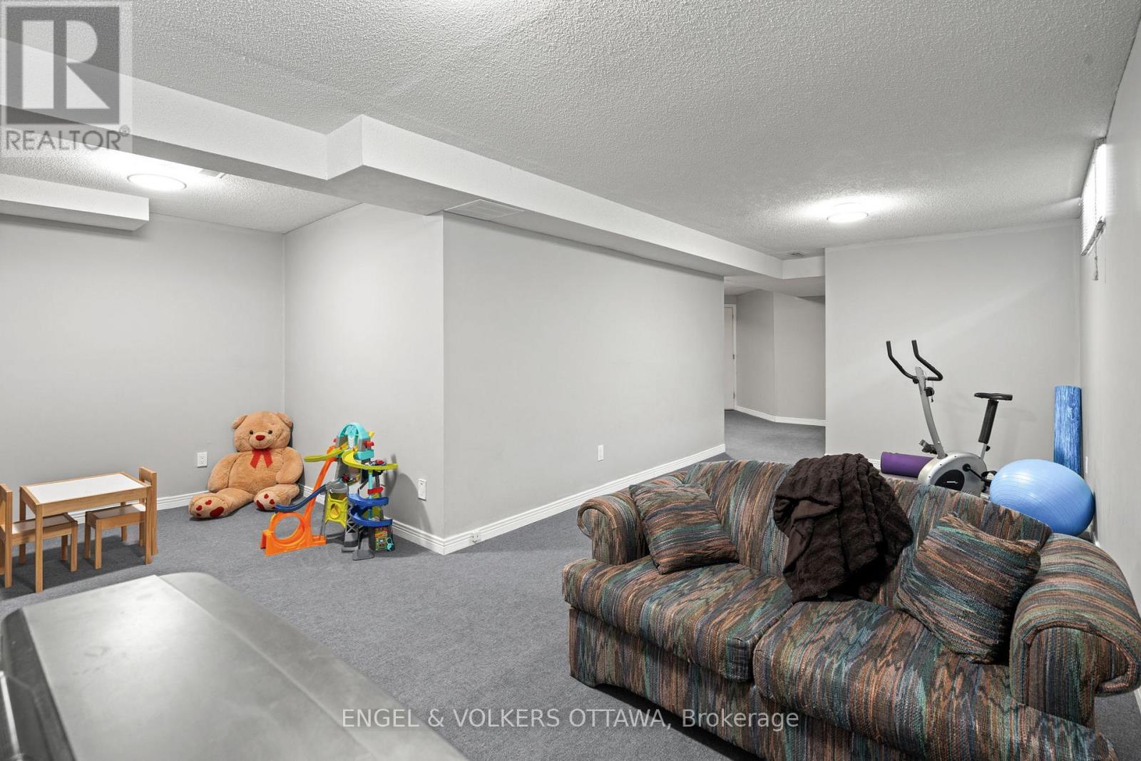 17 Hunterswood Crescent, Ottawa, ON - Indoor