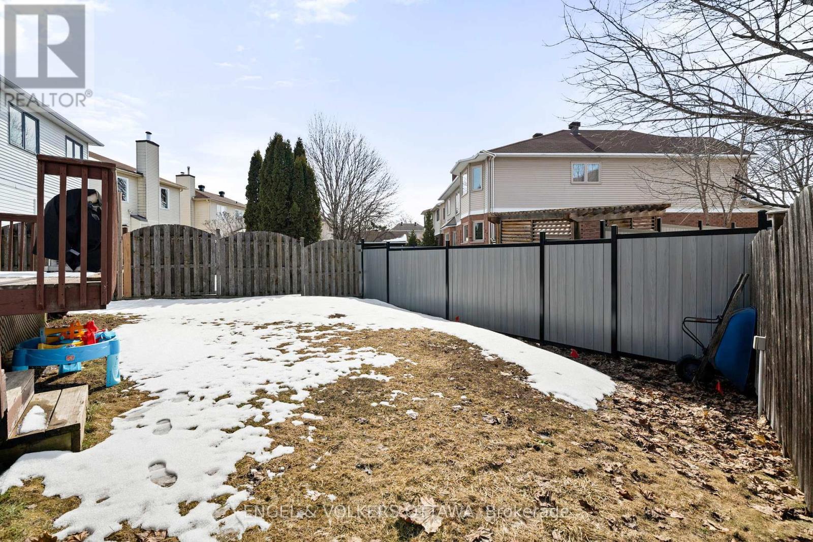 17 Hunterswood Crescent, Ottawa, ON - Outdoor