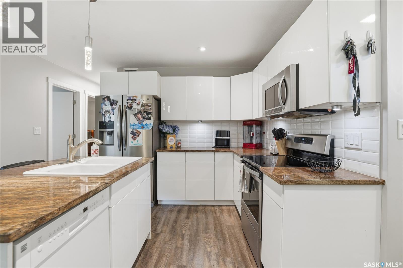 4202 Green Olive Way E, Regina, SK - Indoor Photo Showing Kitchen