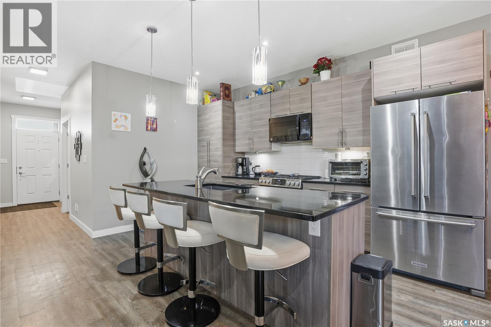 4202 Green Olive Way E, Regina, SK - Indoor Photo Showing Kitchen With Upgraded Kitchen