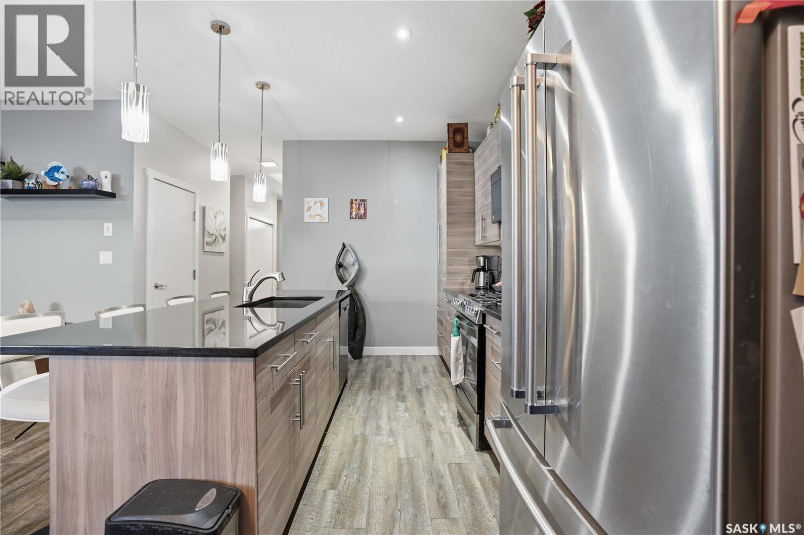 4202 Green Olive Way E, Regina, SK - Indoor Photo Showing Kitchen With Upgraded Kitchen