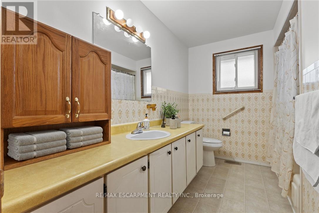 88 Glen Valley Drive, Hamilton, ON - Indoor Photo Showing Bathroom