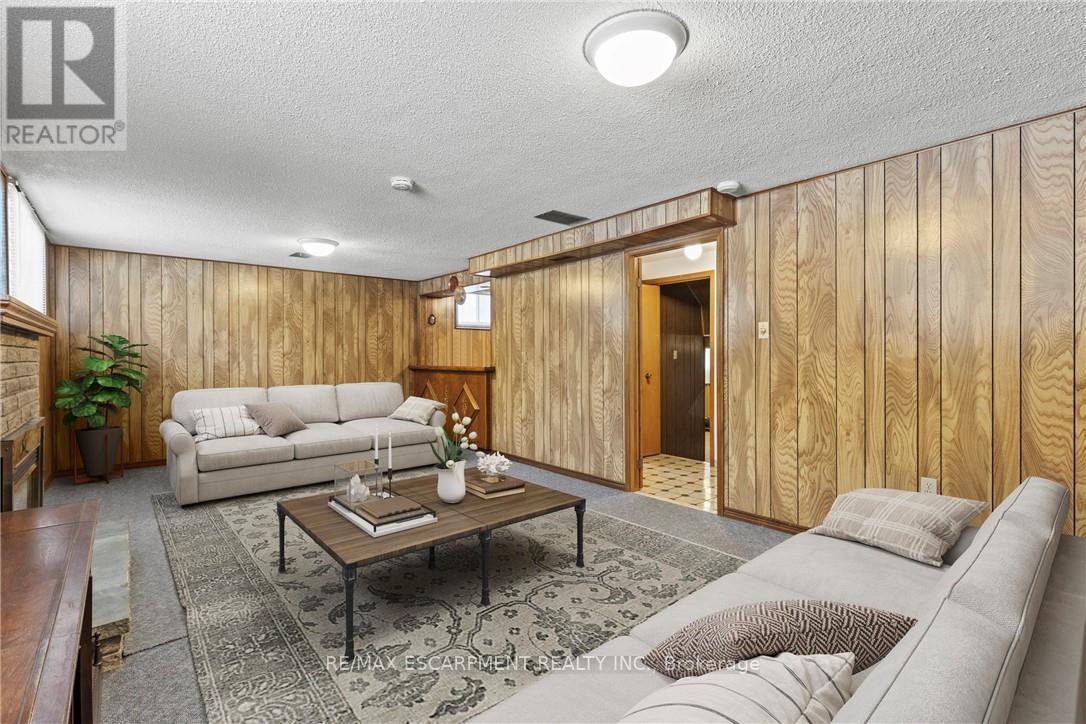 88 Glen Valley Drive, Hamilton, ON - Indoor Photo Showing Living Room