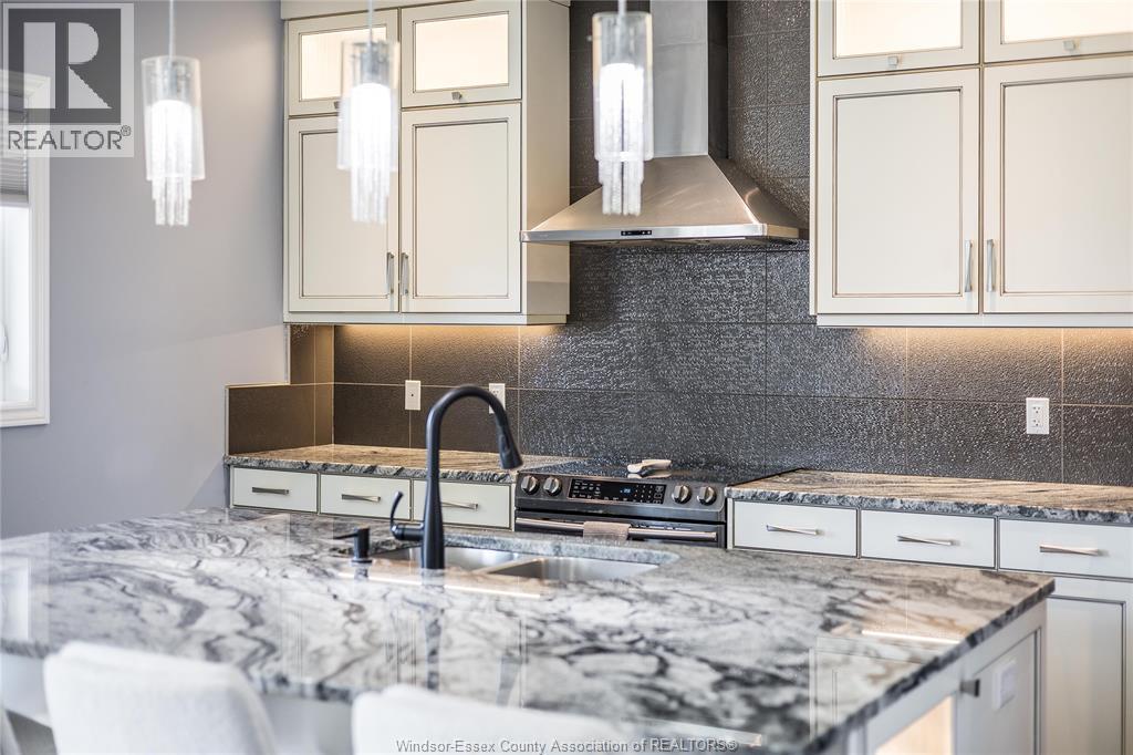 1380 Pascal Ave, Lakeshore, ON - Indoor Photo Showing Kitchen With Upgraded Kitchen