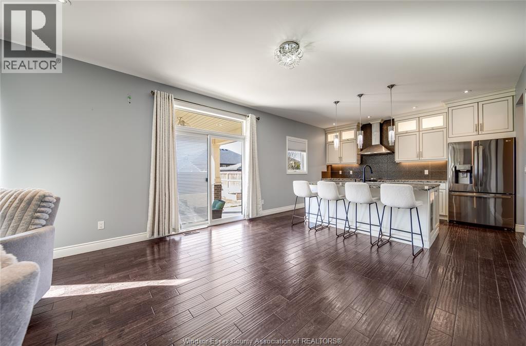 1380 Pascal Ave, Lakeshore, ON - Indoor Photo Showing Kitchen With Upgraded Kitchen