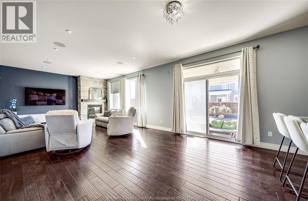 1380 Pascal Ave, Lakeshore, ON - Indoor Photo Showing Living Room