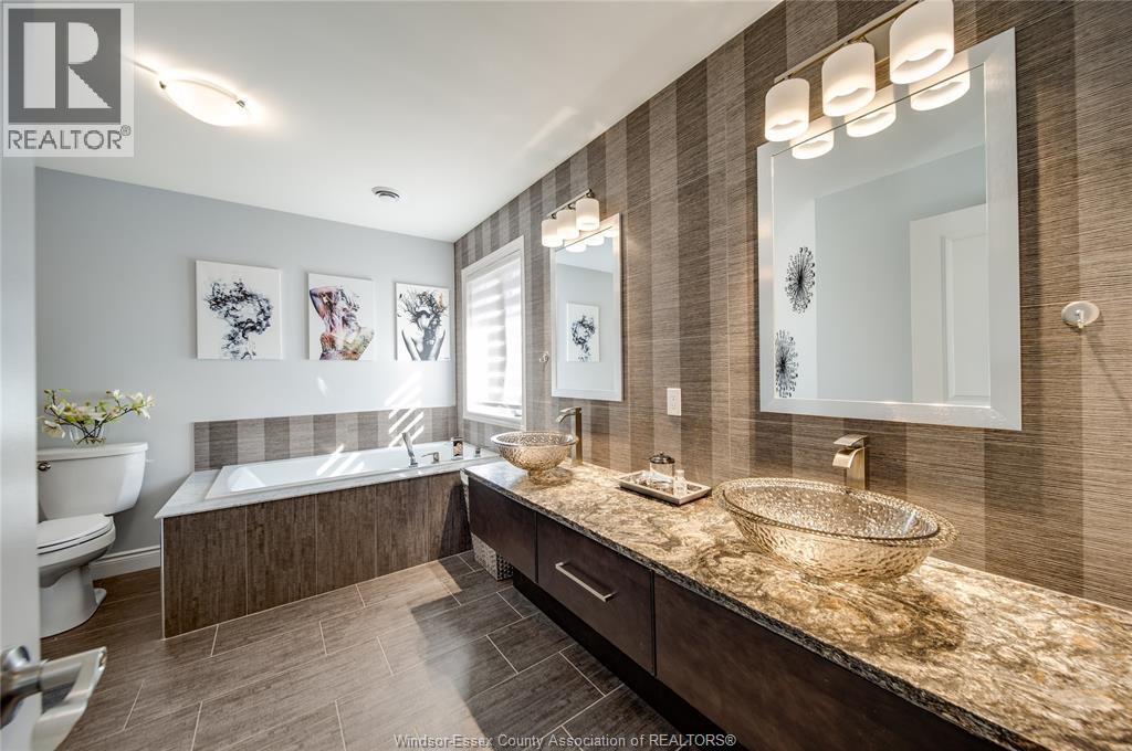 1380 Pascal Ave, Lakeshore, ON - Indoor Photo Showing Bathroom