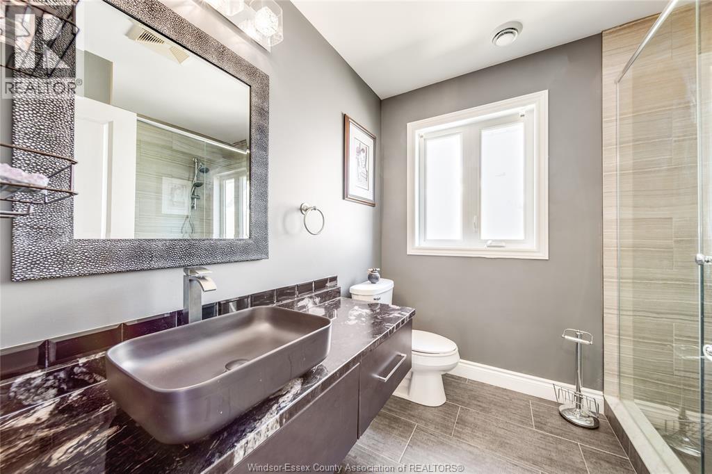 1380 Pascal Ave, Lakeshore, ON - Indoor Photo Showing Bathroom