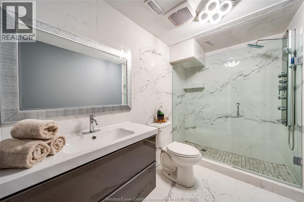 1380 Pascal Ave, Lakeshore, ON - Indoor Photo Showing Bathroom