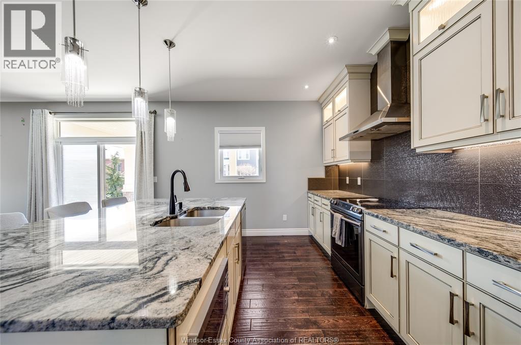 1380 Pascal Ave, Lakeshore, ON - Indoor Photo Showing Kitchen With Double Sink With Upgraded Kitchen
