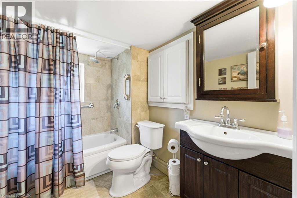 Unit A Bathroom - 9 Willow Street, Paris, ON - Indoor Photo Showing Bathroom