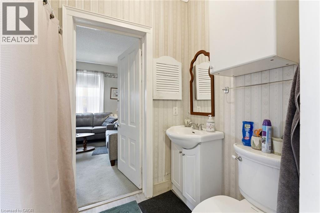 Unit C Bathroom - 9 Willow Street, Paris, ON - Indoor Photo Showing Bathroom