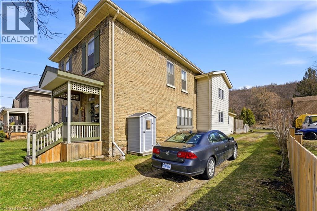 9 Willow Street, Paris, ON - Outdoor