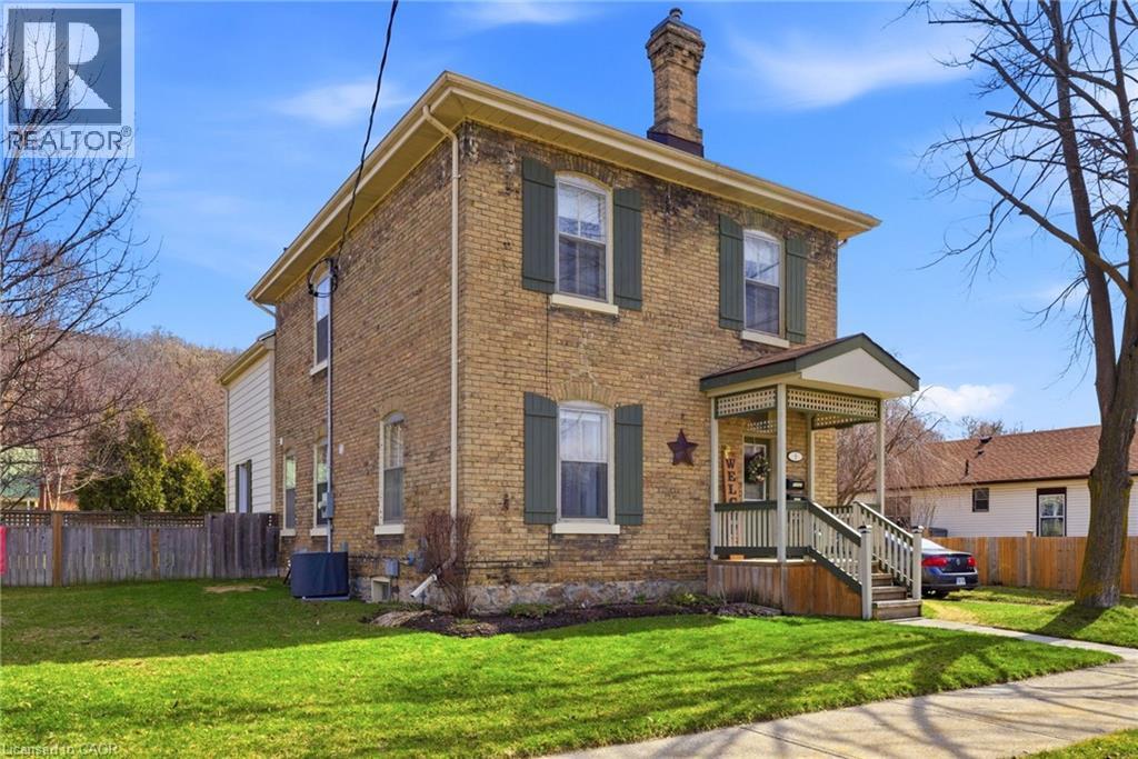 9 Willow Street, Paris, ON - Outdoor