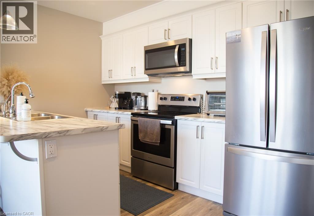 992 Windham Centre Road Unit# 4, Windham Centre, ON - Indoor Photo Showing Kitchen With Upgraded Kitchen