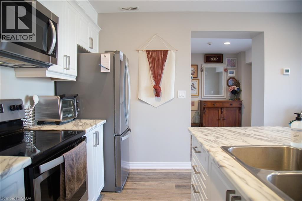 992 Windham Centre Road Unit# 4, Windham Centre, ON - Indoor Photo Showing Kitchen
