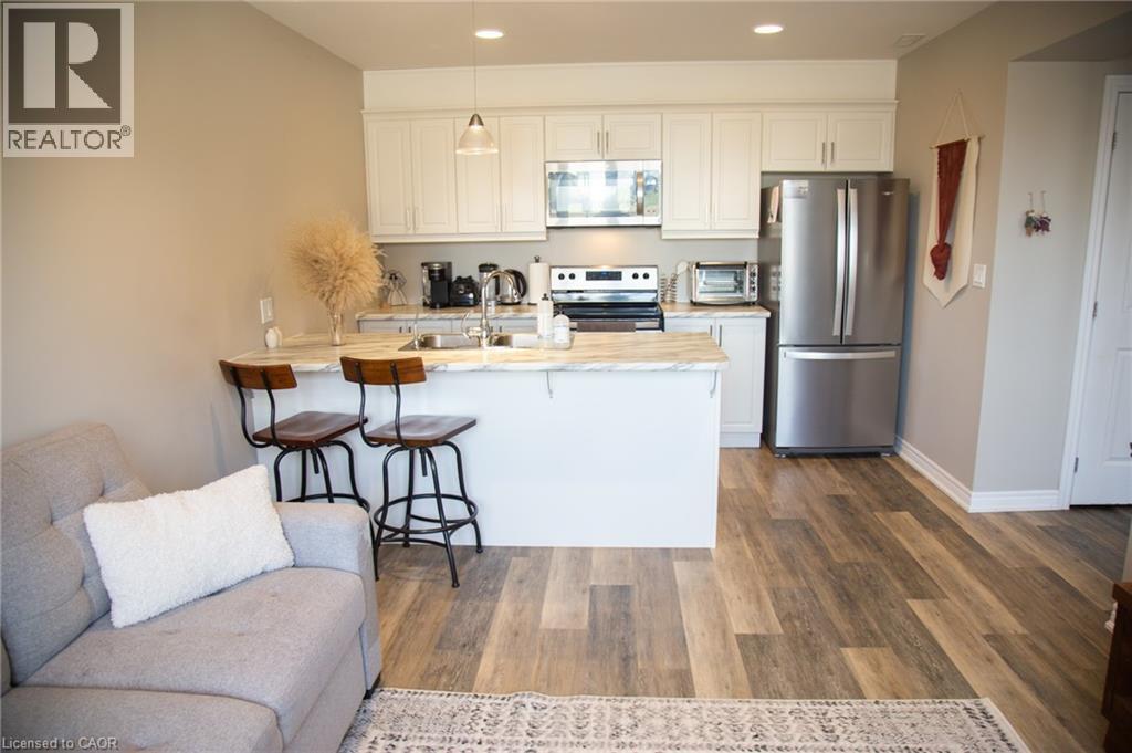992 Windham Centre Road Unit# 4, Windham Centre, ON - Indoor Photo Showing Kitchen