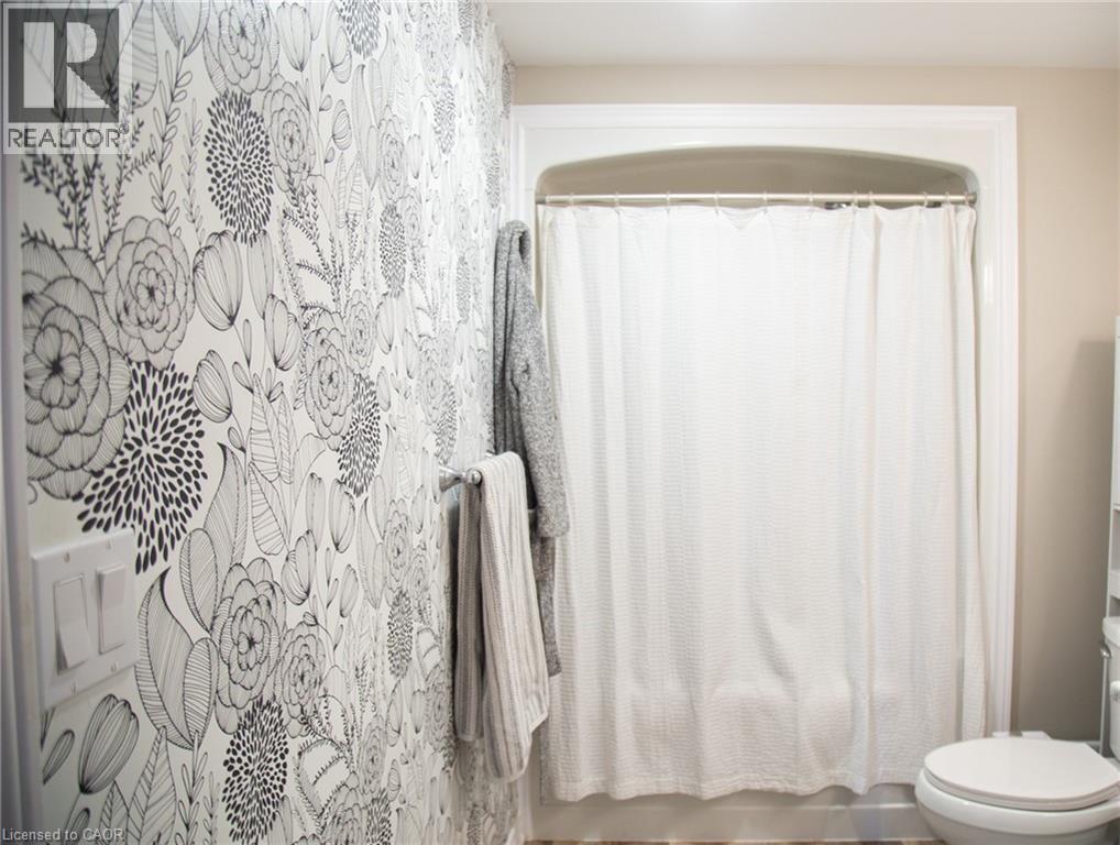 992 Windham Centre Road Unit# 4, Windham Centre, ON - Indoor Photo Showing Bathroom