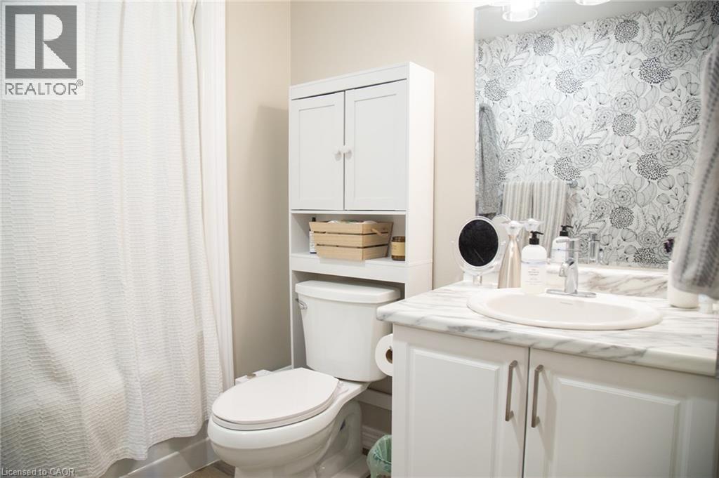 992 Windham Centre Road Unit# 4, Windham Centre, ON - Indoor Photo Showing Bathroom
