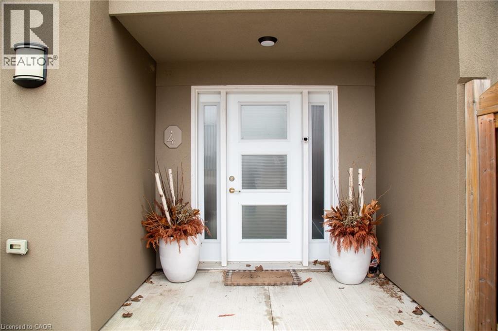 Come on in! - 992 Windham Centre Road Unit# 4, Windham Centre, ON - With Exterior