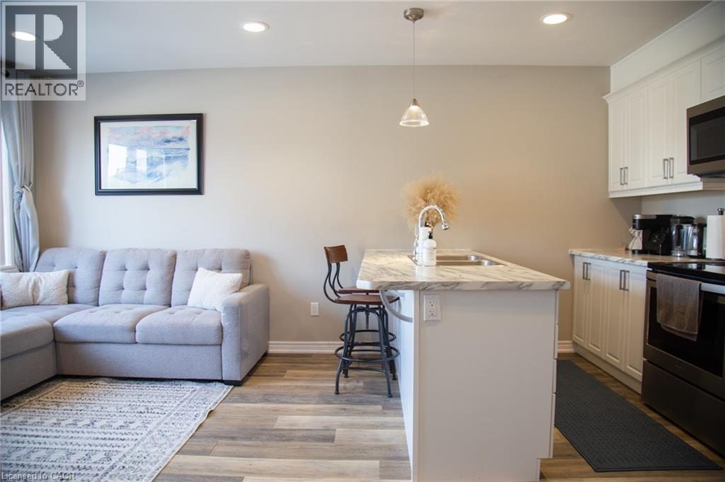 992 Windham Centre Road Unit# 4, Windham Centre, ON - Indoor Photo Showing Kitchen