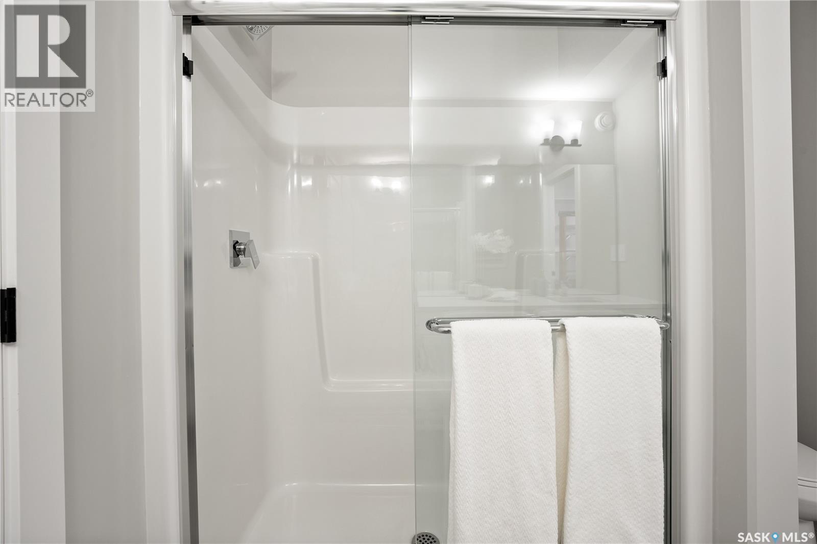 10 Vancouver Crescent, Pilot Butte, SK - Indoor Photo Showing Bathroom