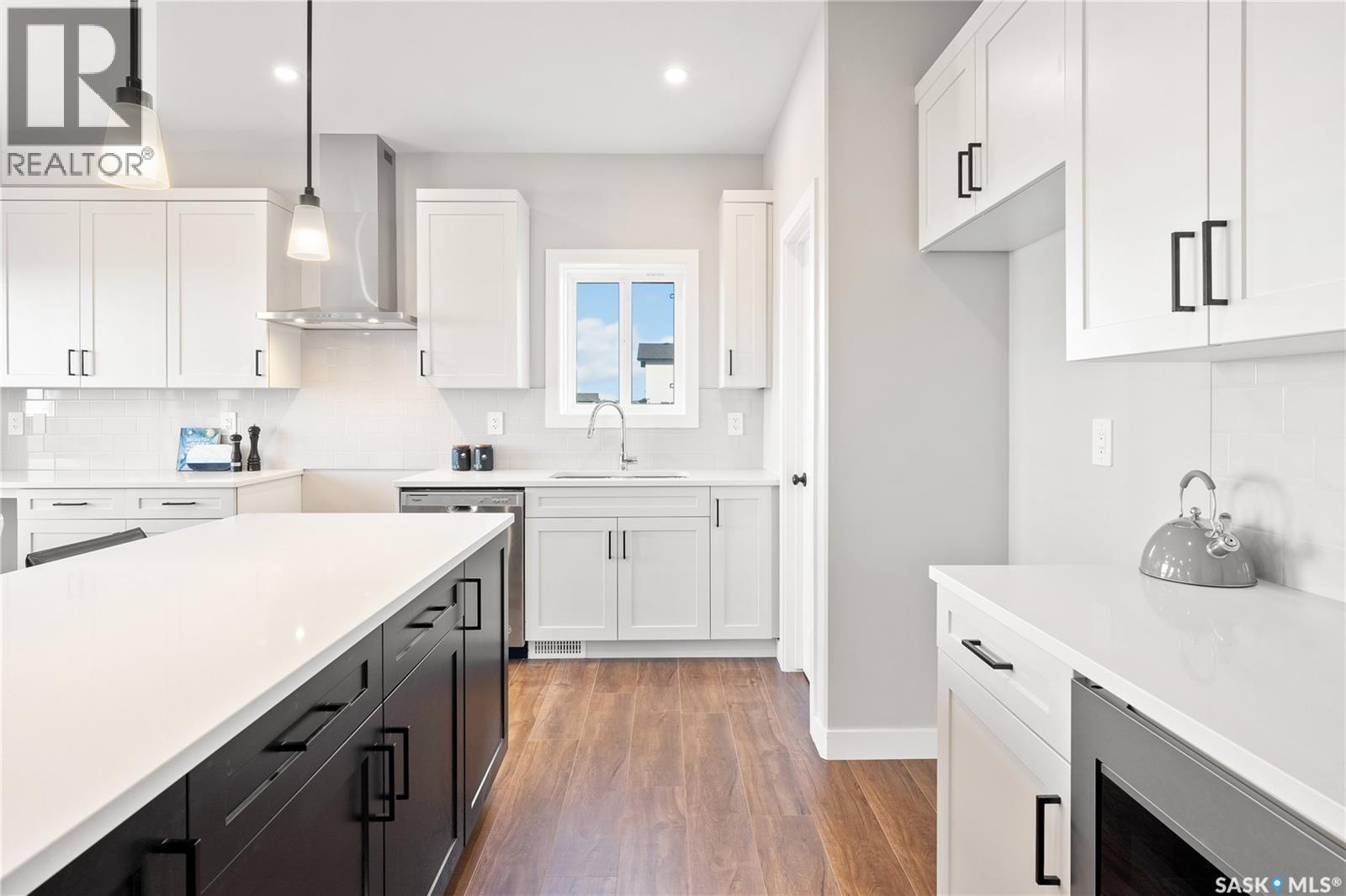 10 Vancouver Crescent, Pilot Butte, SK - Indoor Photo Showing Kitchen With Upgraded Kitchen