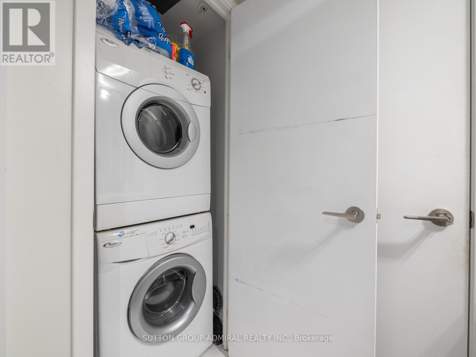 315 - 75 Queens Wharf Road, Toronto, ON - Indoor Photo Showing Laundry Room