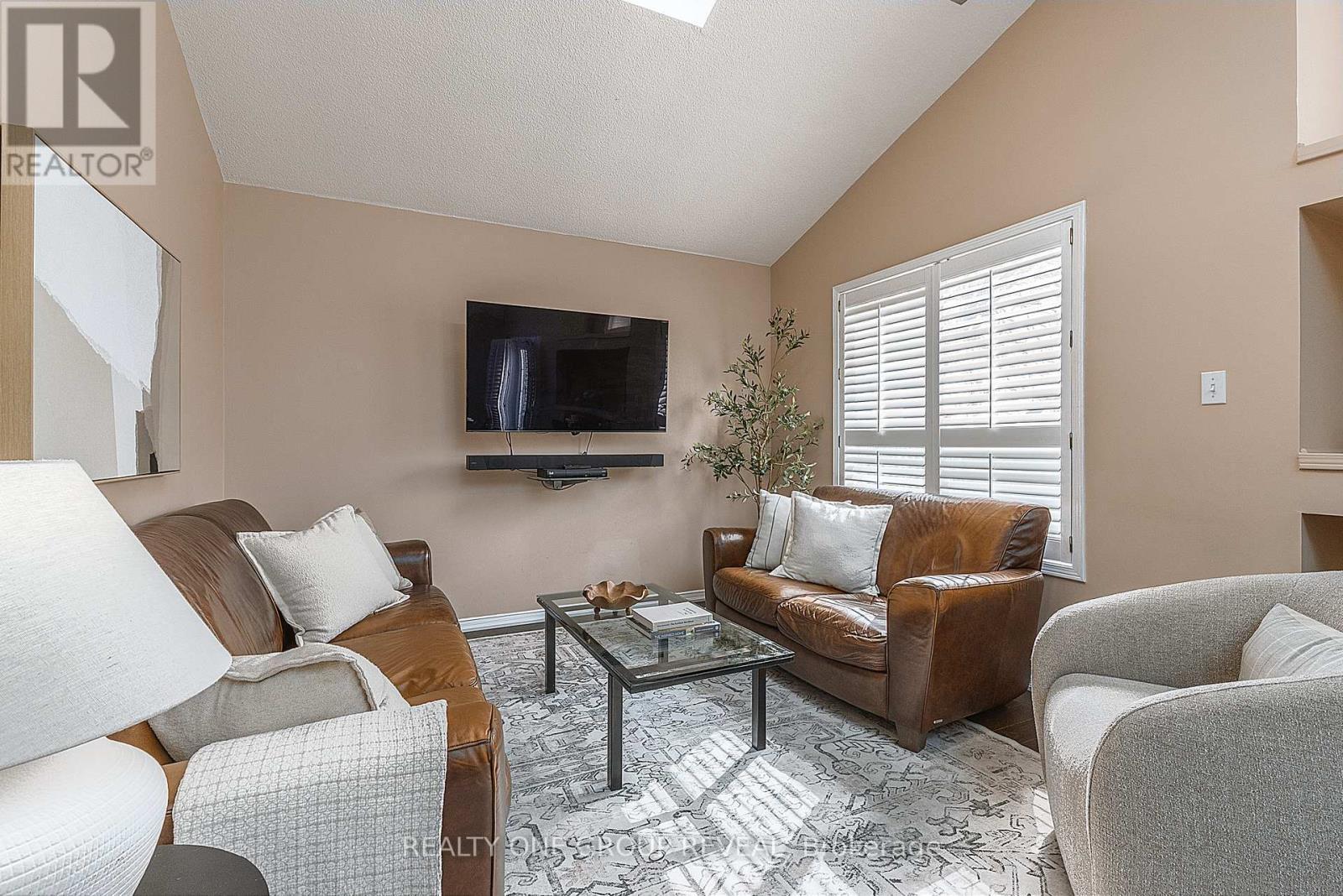 37 Wetherburn Drive, Whitby, ON - Indoor Photo Showing Living Room
