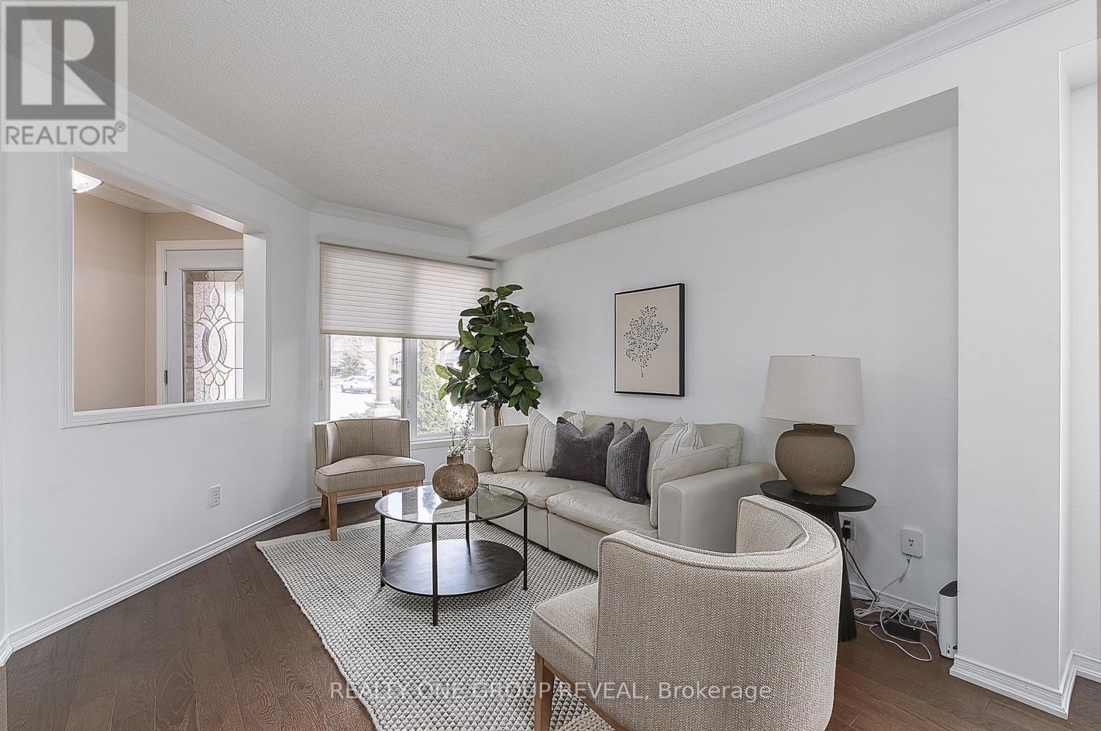 37 Wetherburn Drive, Whitby, ON - Indoor Photo Showing Living Room
