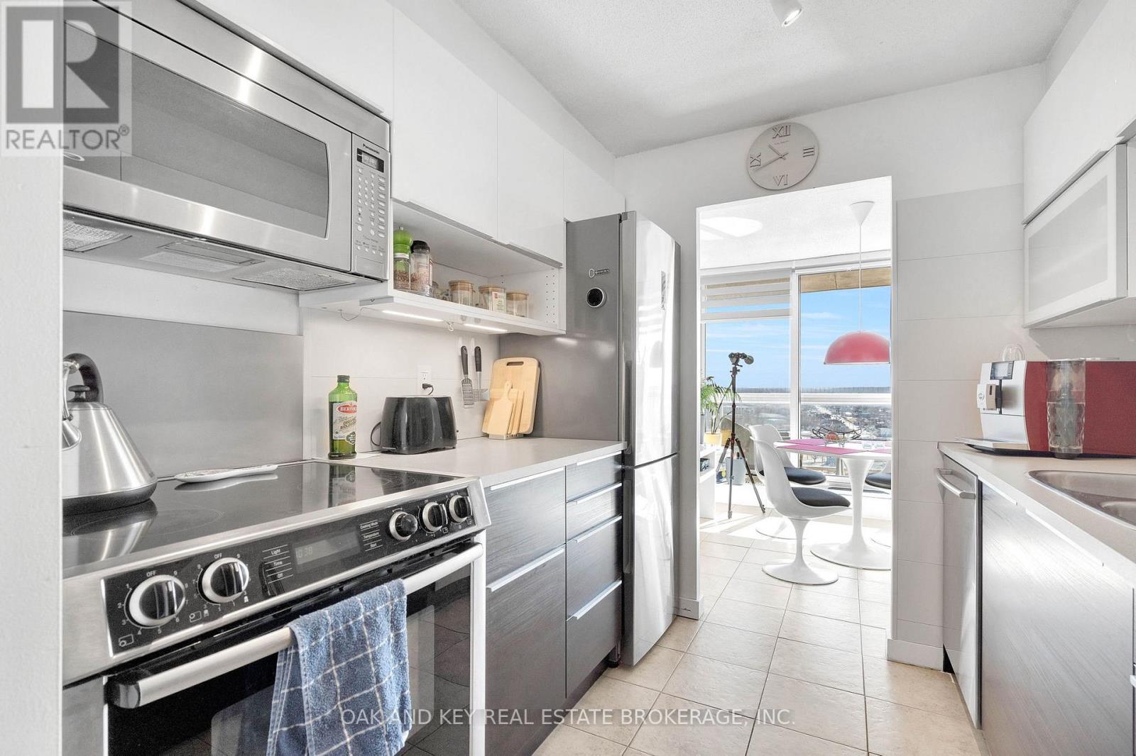 1805 - 323 Colborne Street, London East (East K), ON - Indoor Photo Showing Kitchen