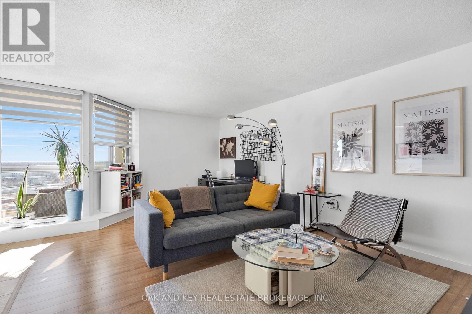 1805 - 323 Colborne Street, London East (East K), ON - Indoor Photo Showing Living Room