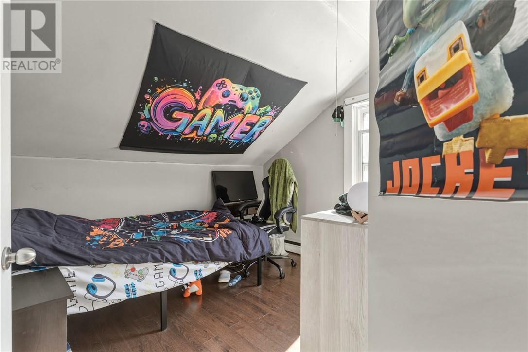 9 Second Avenue, Levack, ON - Indoor Photo Showing Bedroom