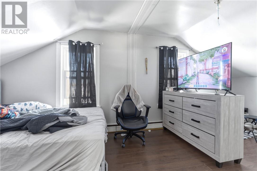 9 Second Avenue, Levack, ON - Indoor Photo Showing Bedroom