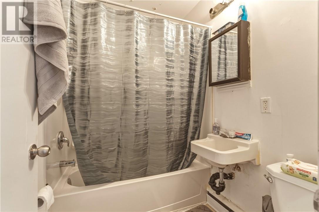 9 Second Avenue, Levack, ON - Indoor Photo Showing Bathroom