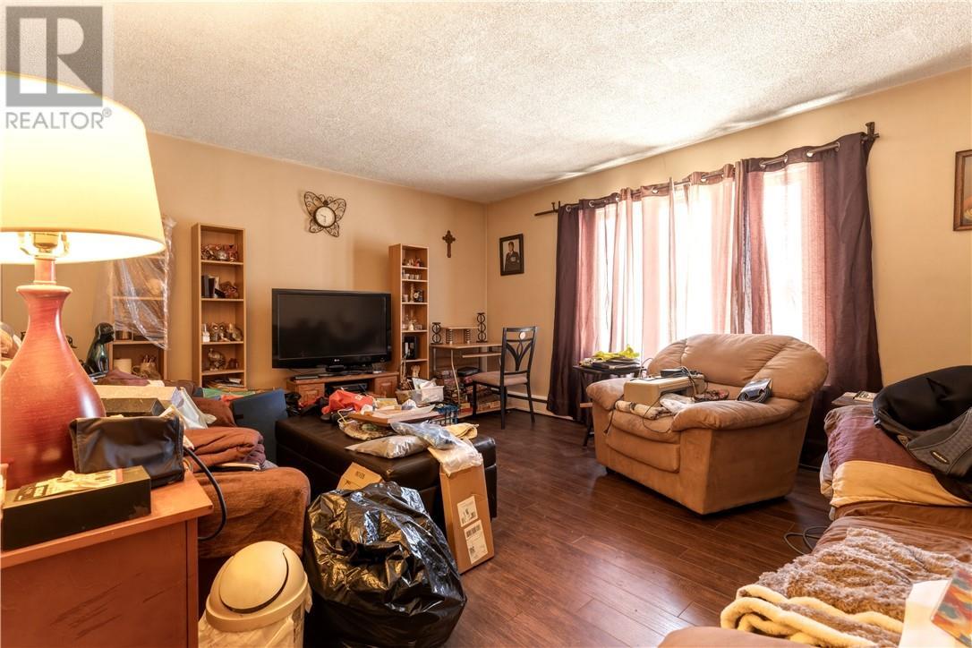 9 Second Avenue, Levack, ON - Indoor Photo Showing Living Room