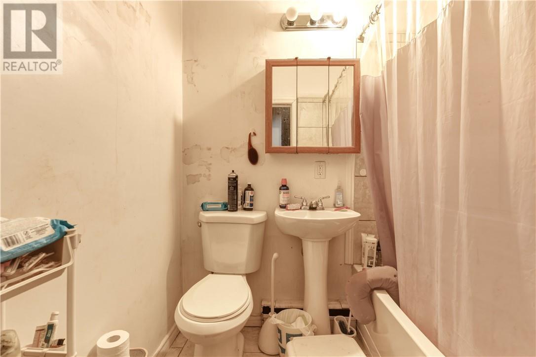 9 Second Avenue, Levack, ON - Indoor Photo Showing Bathroom