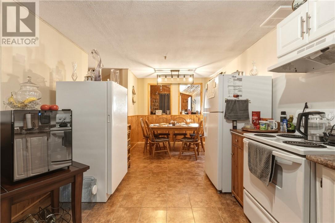9 Second Avenue, Levack, ON - Indoor Photo Showing Kitchen