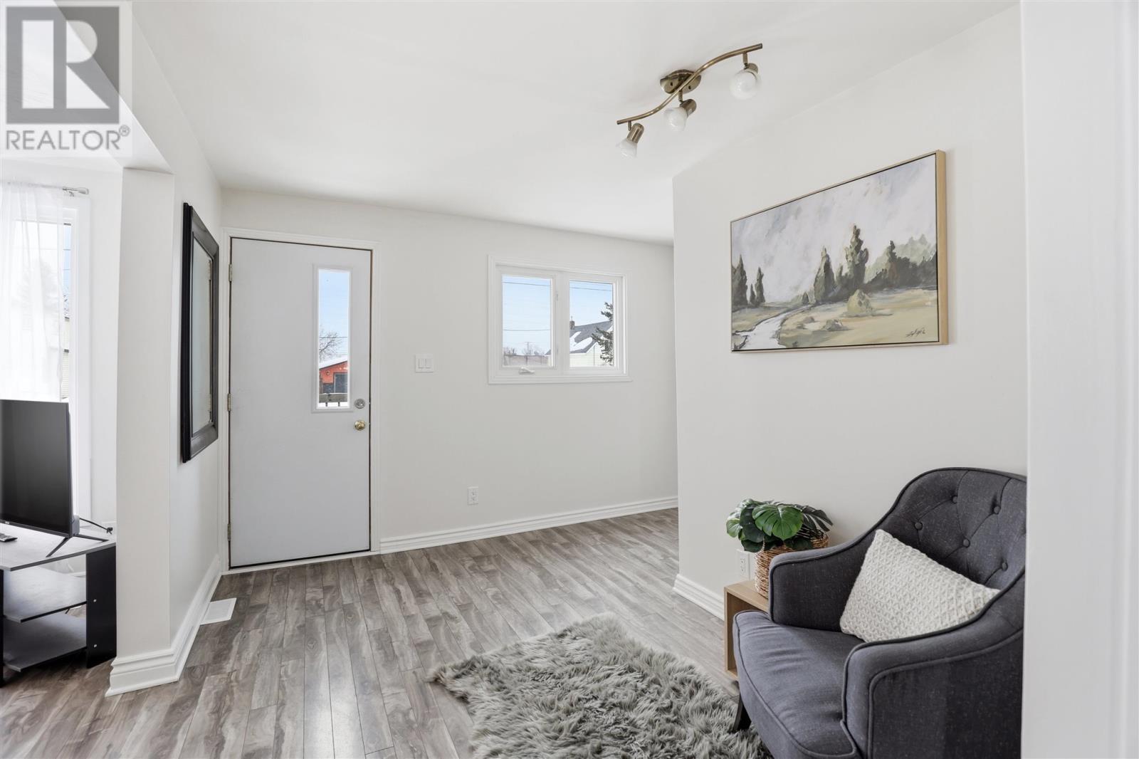298 Hampton Rd, Sault Ste. Marie, ON - Indoor