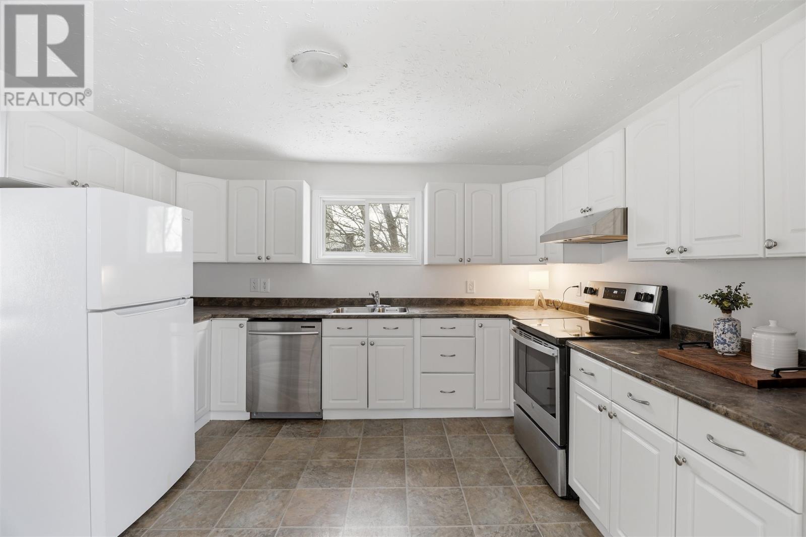 298 Hampton Rd, Sault Ste. Marie, ON - Indoor Photo Showing Kitchen With Double Sink