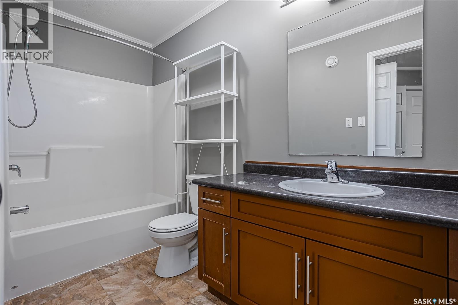 210 275 Pringle Lane, Saskatoon, SK - Indoor Photo Showing Bathroom