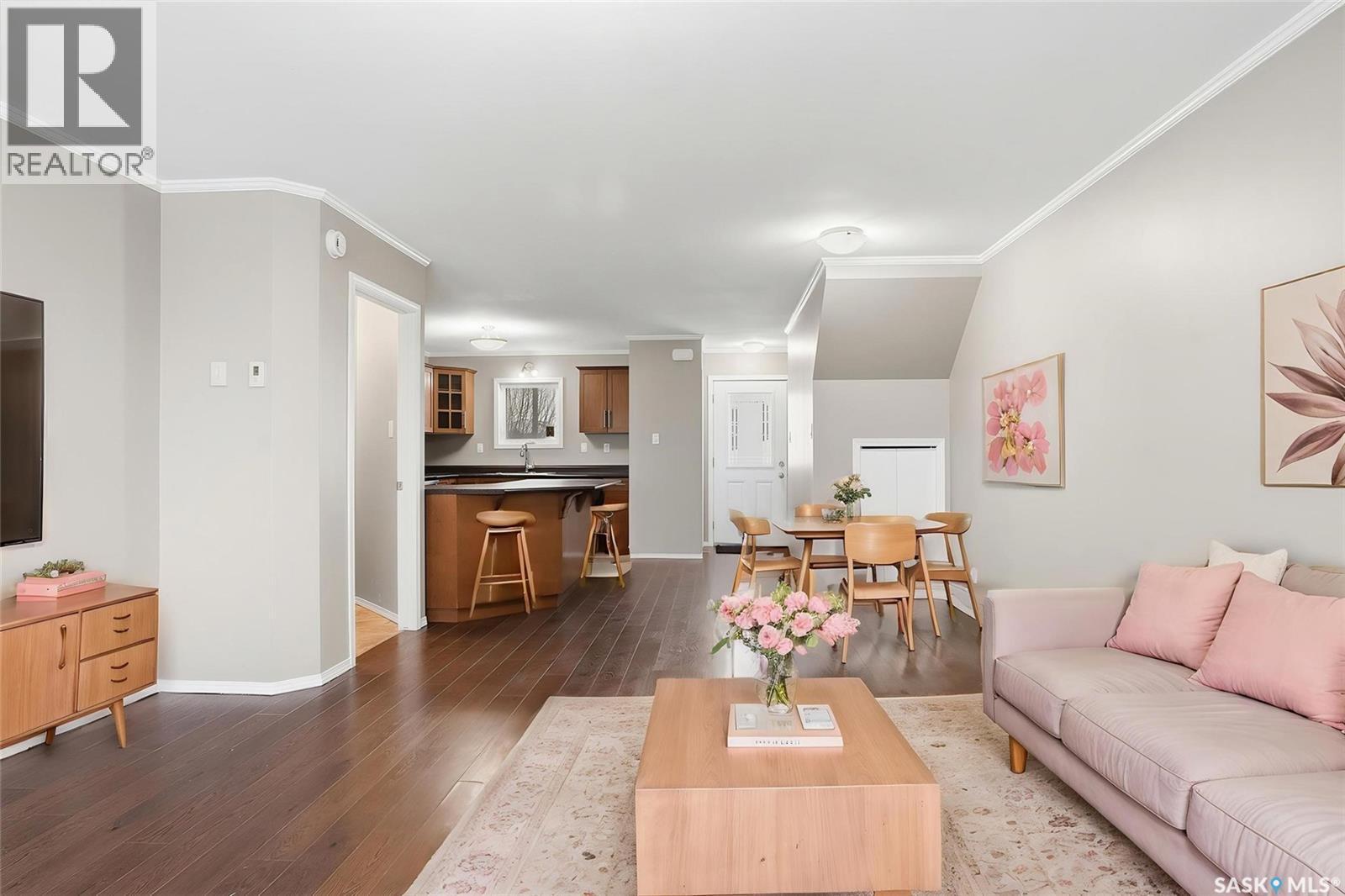 210 275 Pringle Lane, Saskatoon, SK - Indoor Photo Showing Living Room