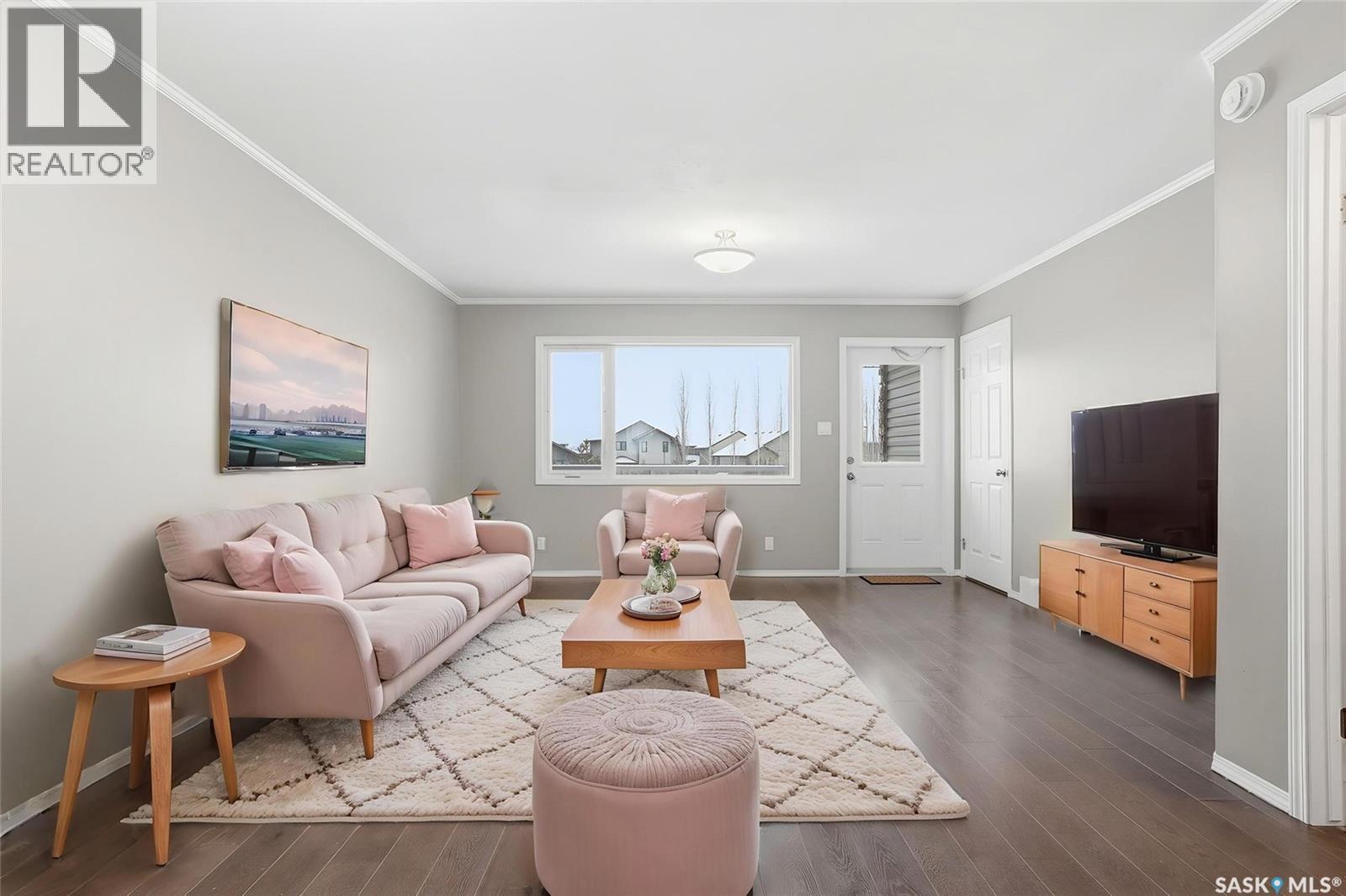 210 275 Pringle Lane, Saskatoon, SK - Indoor Photo Showing Living Room