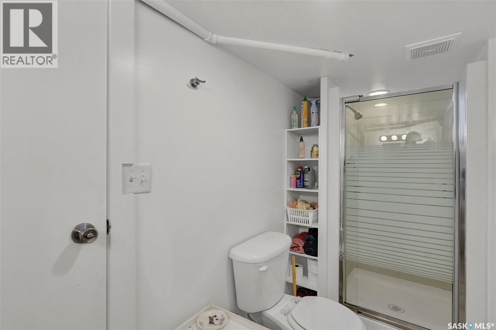 3230 13Th Avenue, Regina, SK - Indoor Photo Showing Bathroom