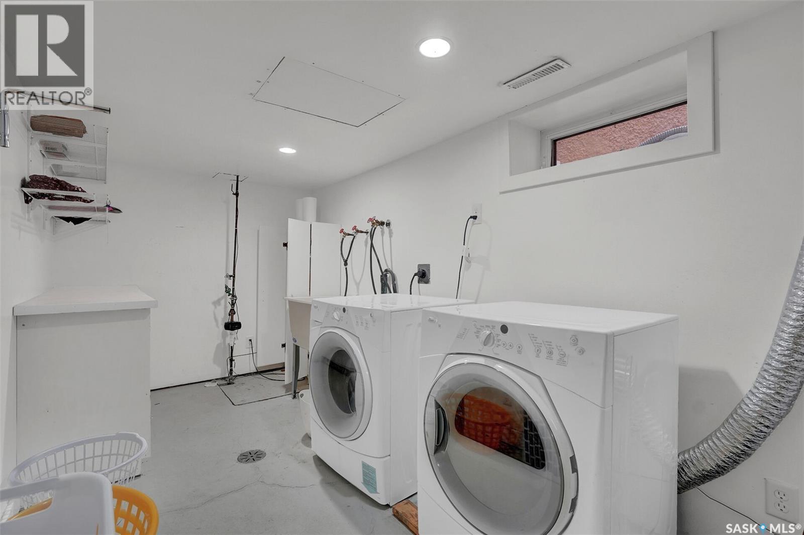 3230 13Th Avenue, Regina, SK - Indoor Photo Showing Laundry Room